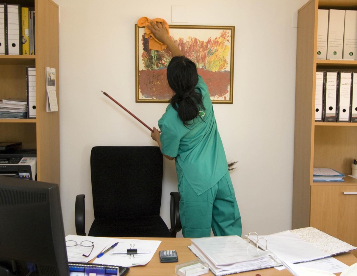 Luxiclean team member cleaning an office